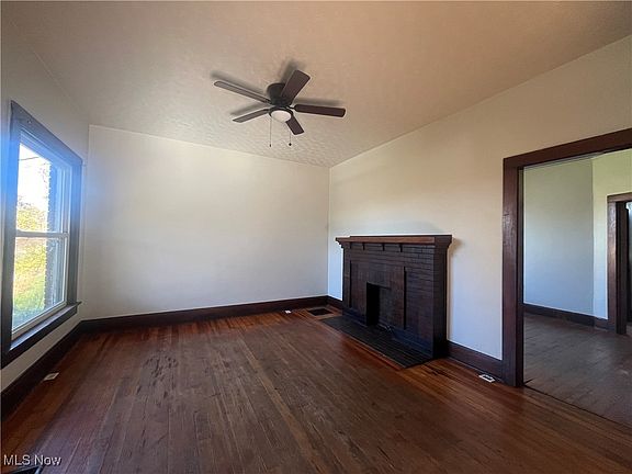 2nd image of 520 Warwick Ave