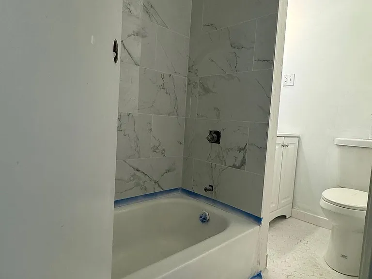 205 8th St #2L — Photo 8