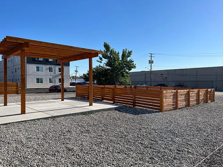 1 and 2 Bedroom Modern Renovated Living with a Community Courtyard & Dog Park in North Denver — Photo 4