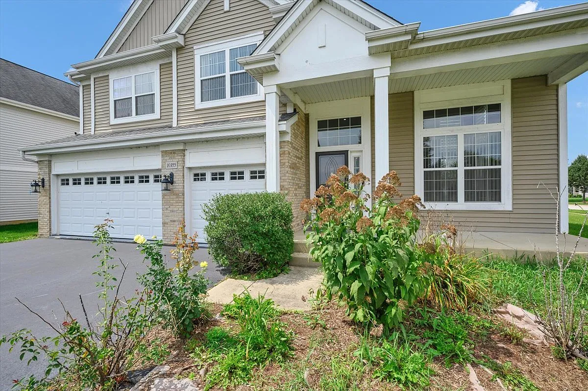 5 bed, 3.5 bath, 4593 sqft, $4,200 — Photo 2