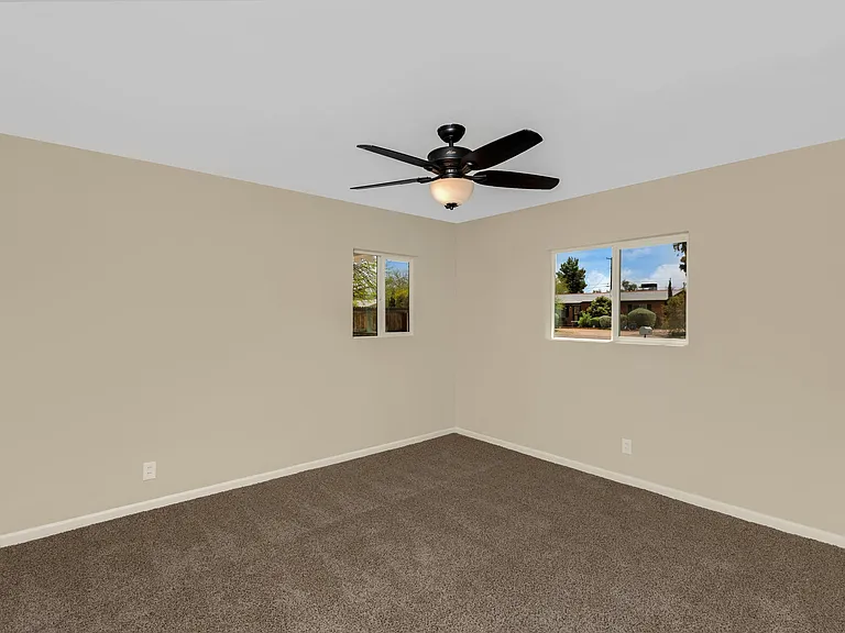2217 E Silver St — Photo 18