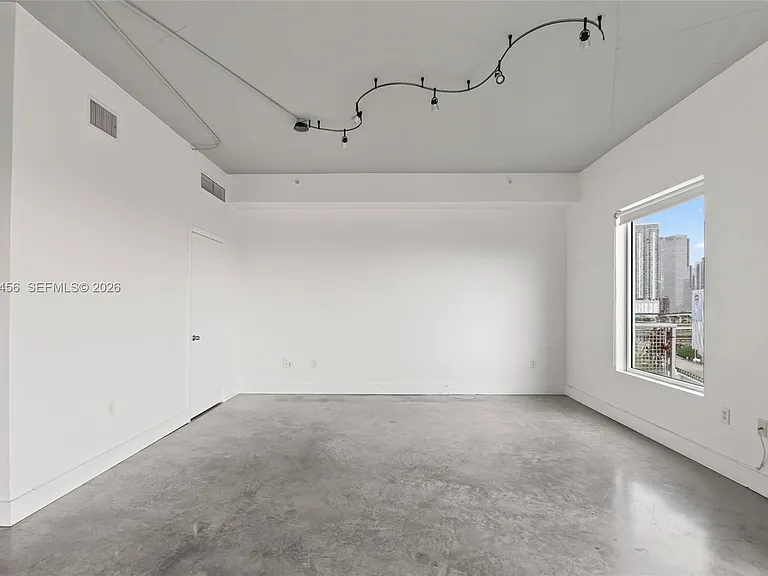 10 SW South River Dr #1006 — Photo 14
