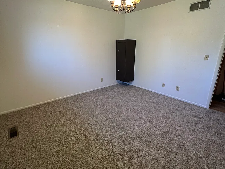 421 W 100 N — Photo 17