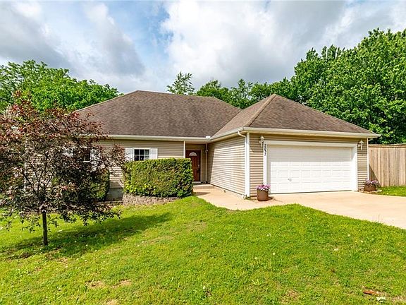 2nd image of 2837 N Boxwood Dr