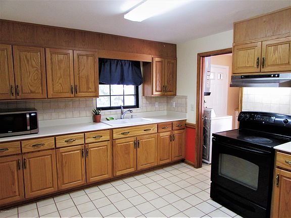 3rd image of 7806 Rolling Hills Dr