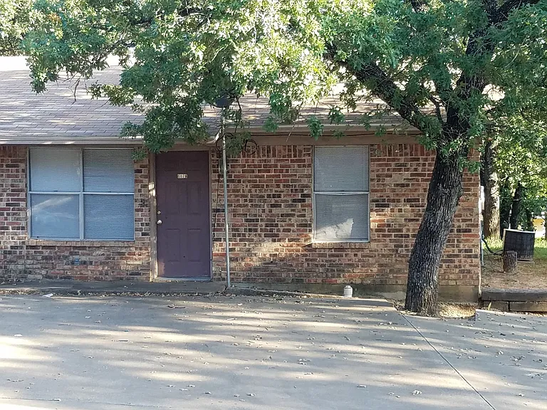 607 Maurice St #A-B — Photo 1