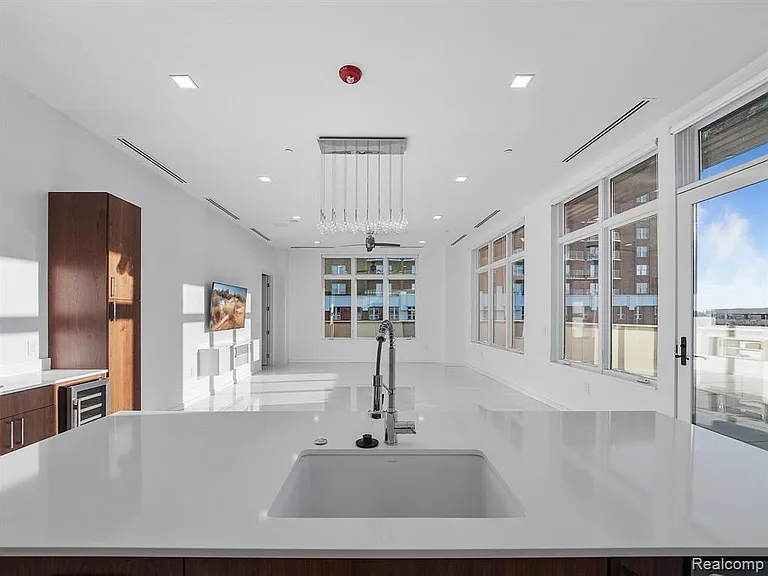 400 S Old Woodward Ave #315 — Photo 8