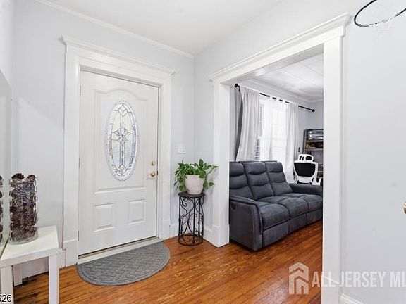 3rd image of 140 Grove Ave