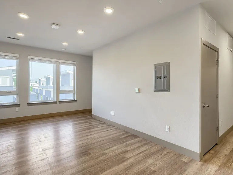 4923 King St — Photo 122