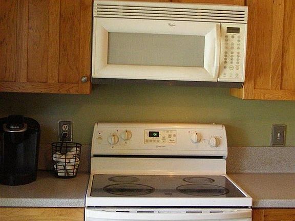 4th image of 674 Madrone Dr