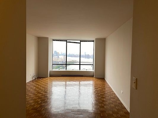 5th image of 525 E 72nd St #39G