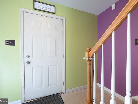5th image of 33 Pinckney Dr
