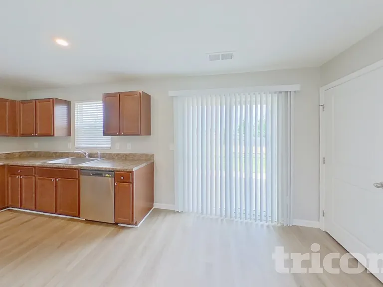 656 McCormick Ln — Photo 4