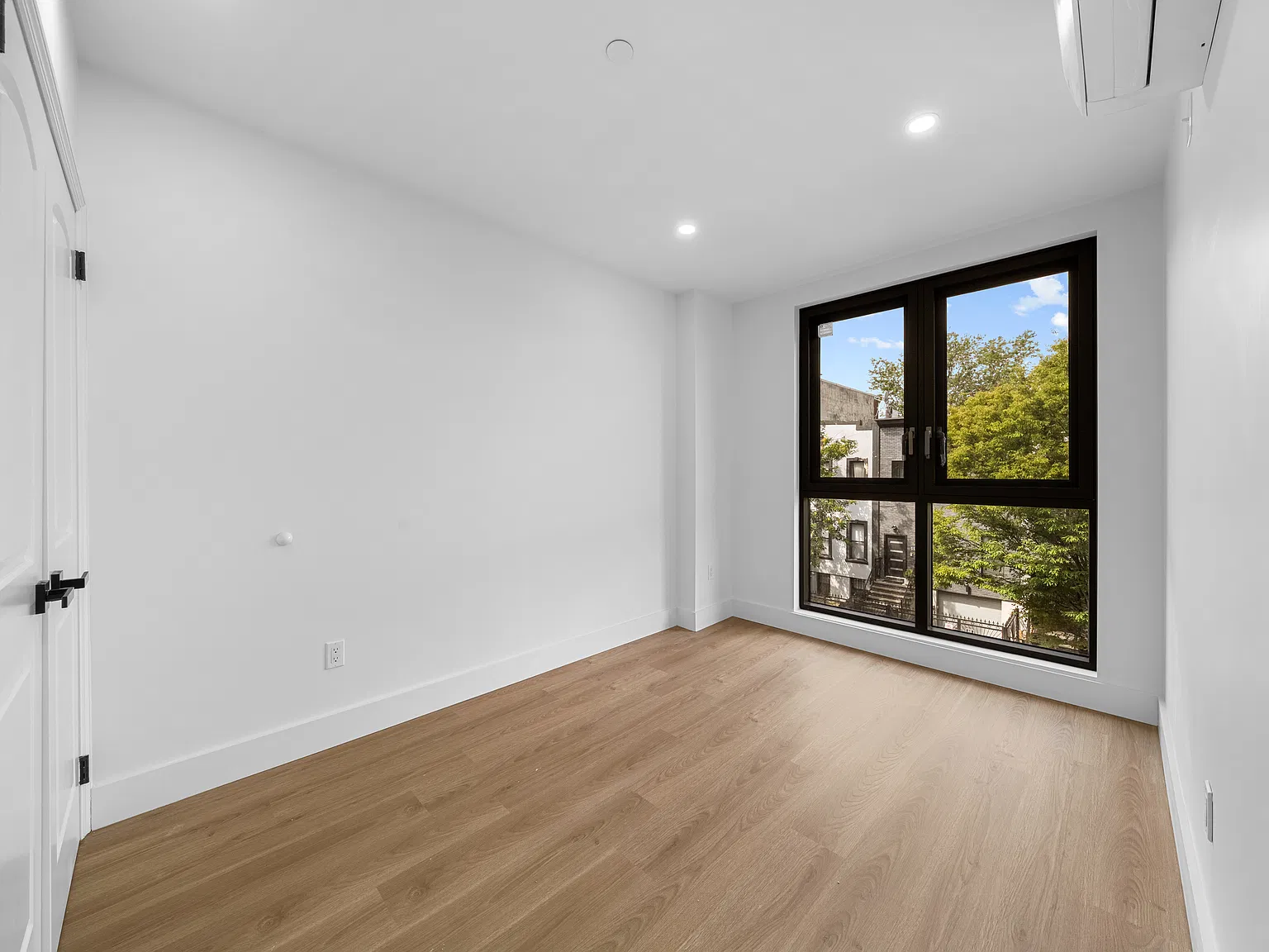 1116 Madison Street — Photo 2