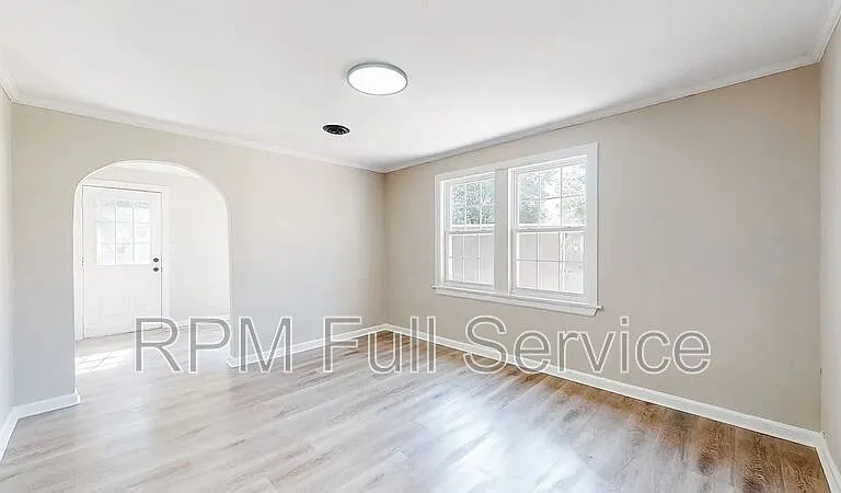 246 E Woodrow St — Photo 9