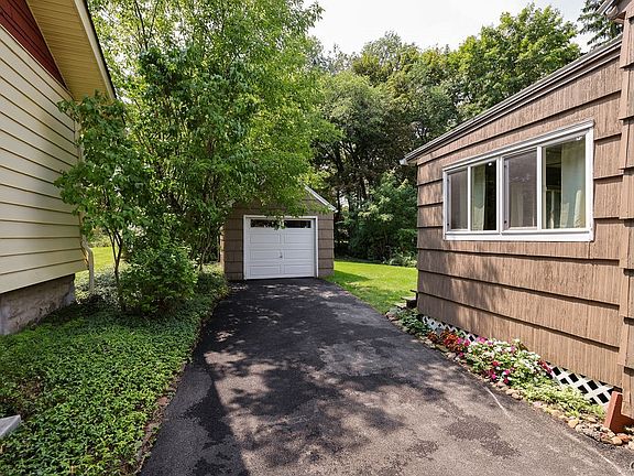4th image of 402 Radcliffe Rd