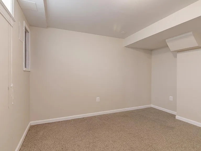 6275 Fenwick Rd — Photo 32