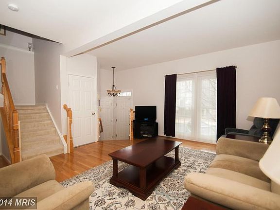 3rd image of 7742 Effingham Sq