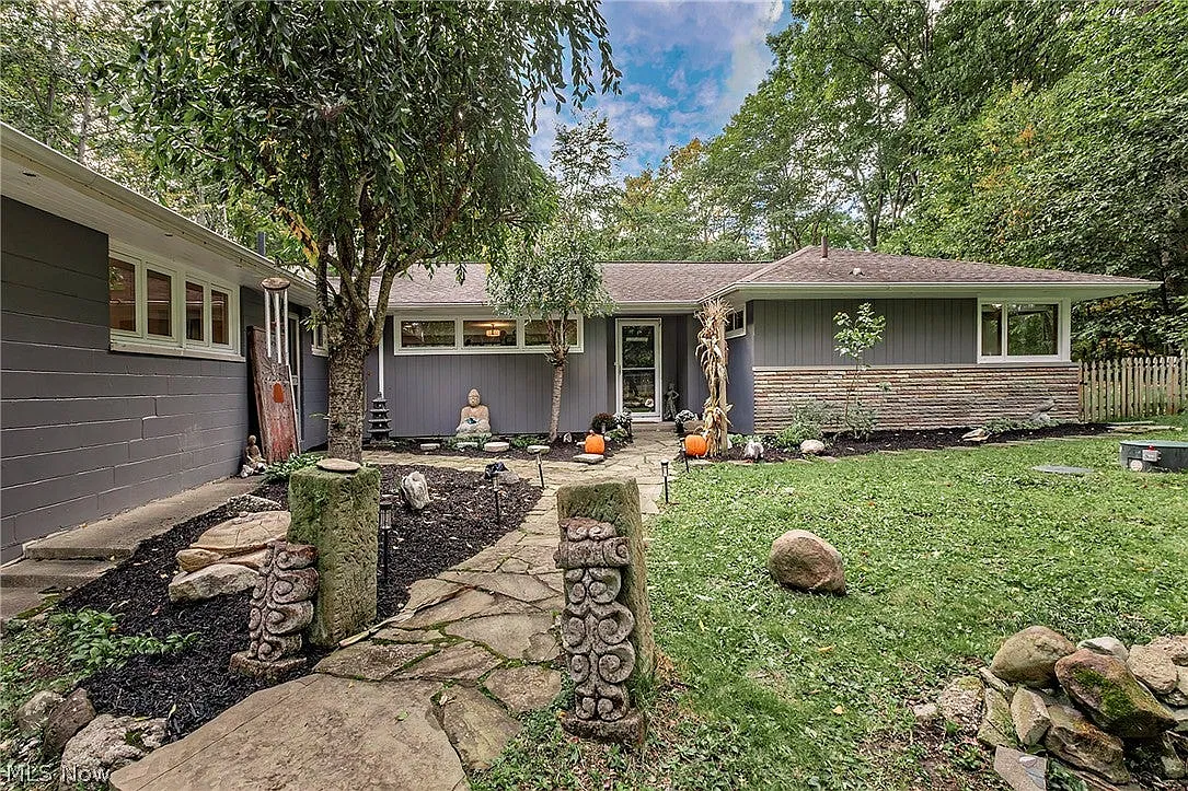 3 bed, 2022 sqft, $3,200 — Photo 3