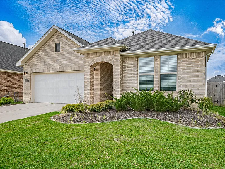 31415 Conover Dr — Photo 3