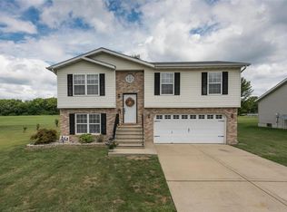 141 Jessica Dr, Saint Jacob, IL 62281