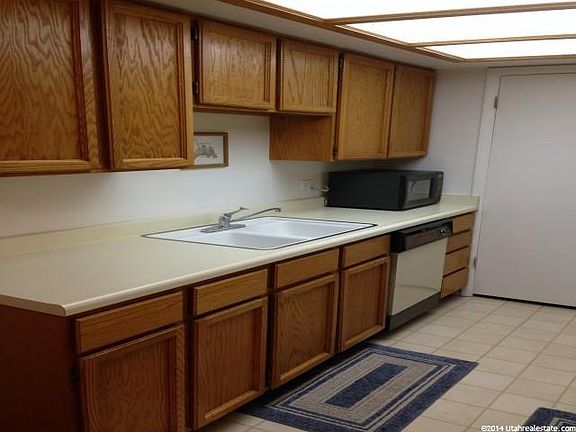 2nd image of 1489 E Vineyard Ct