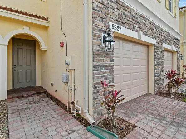 9527 SW Merlin Court, Stuart, FL 34997