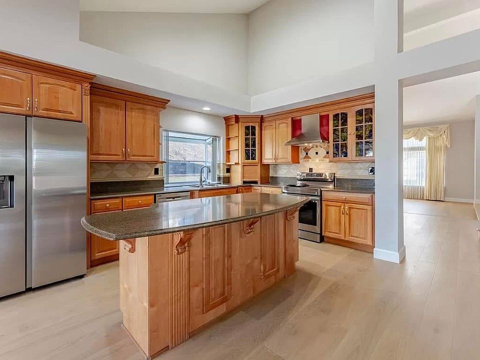 1st image of 218 Windsor Way