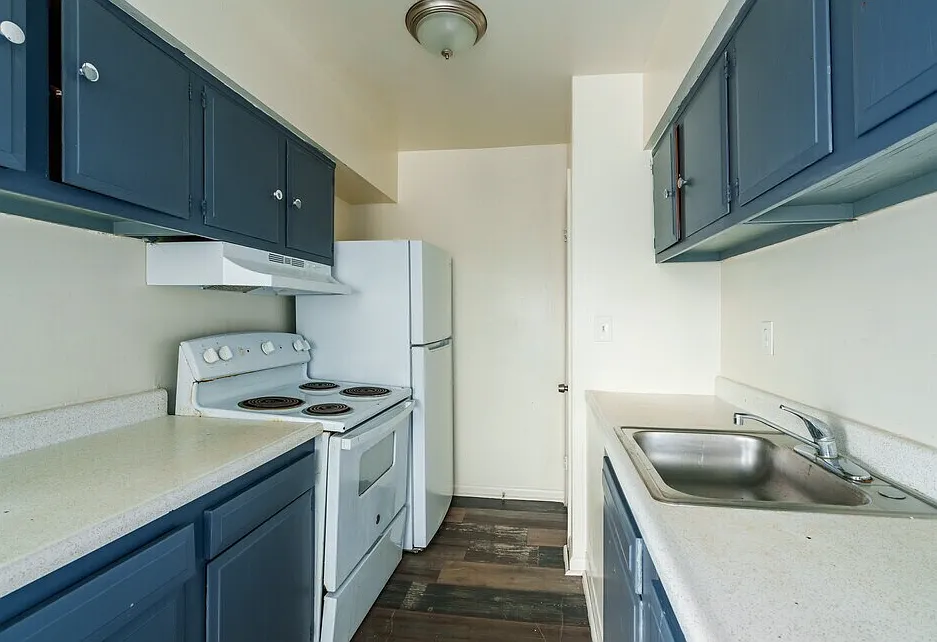 Harrison Court — Photo 1