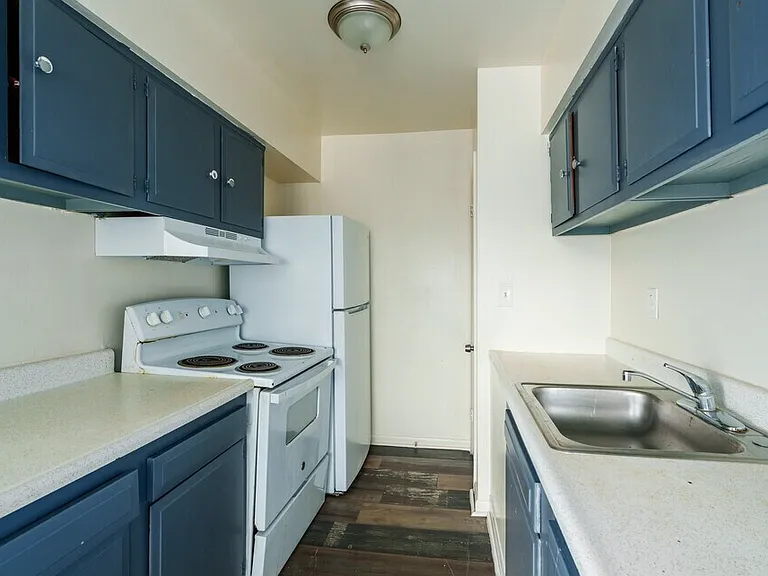 385 Harrison Ave — Photo 1
