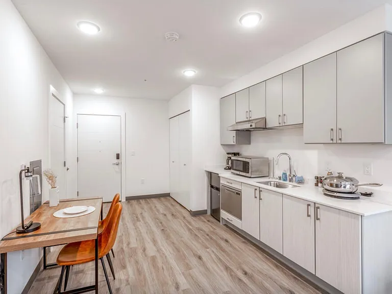 Fifty-Two Apartments — Photo 17