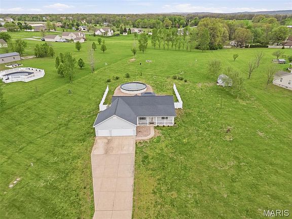 3rd image of 211 High Ridge Valley Ct