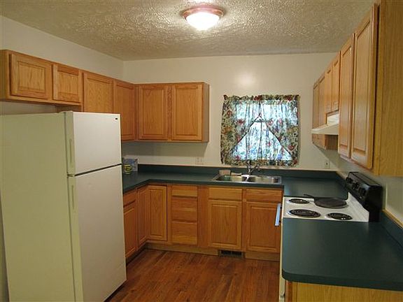 1101 Grand Kitchen 2