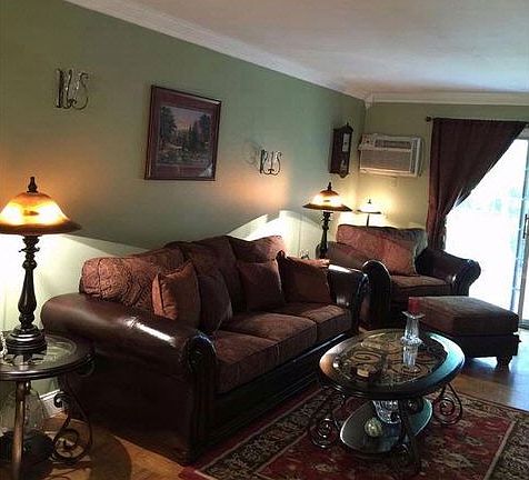 2nd image of 713 Towne House Vlg