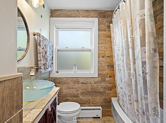 4th image of 3720 East Ave