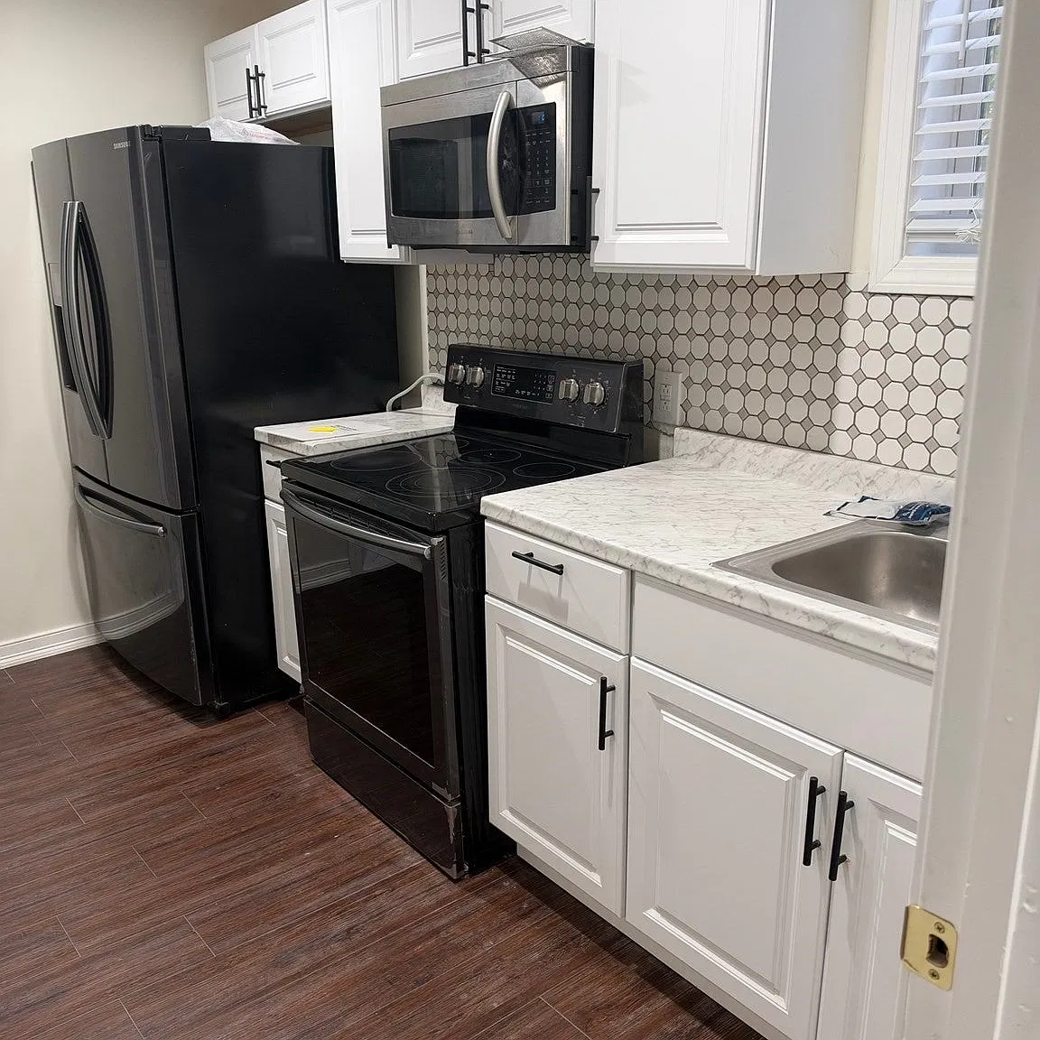 1 bed, 400 sqft, $1,200 — Photo 4