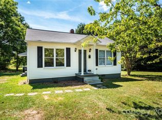 1437 3rd Street Pl NE, Hickory, NC 28601