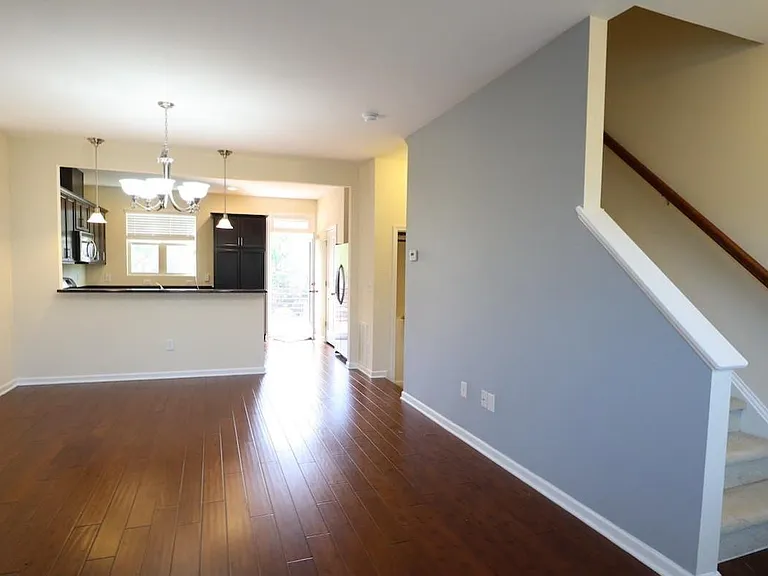 1517 Crafton Way — Photo 4