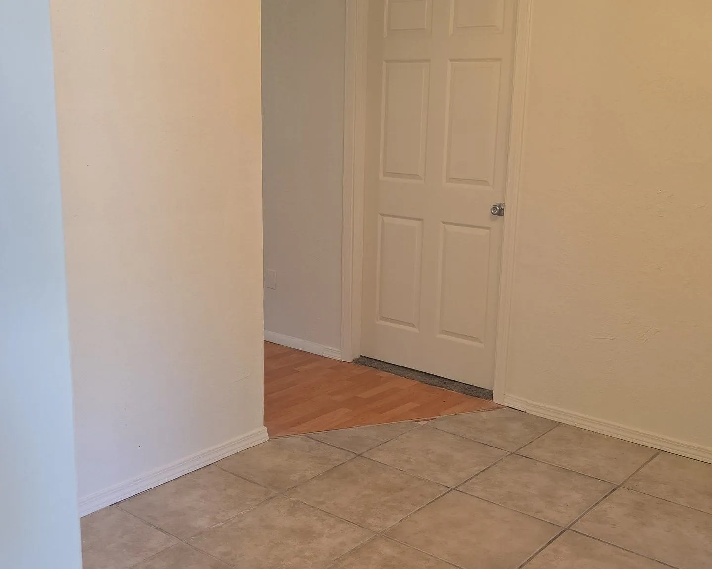 3 bed, 1.5 bath, 1200 sqft, $1,200 — Photo 3