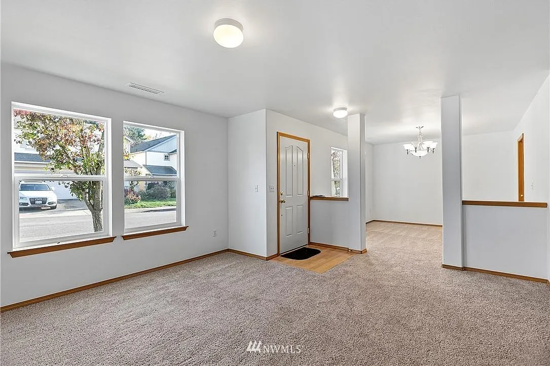 3 bed, 2.5 bath, 2560 sqft, $3,550 — Photo 2