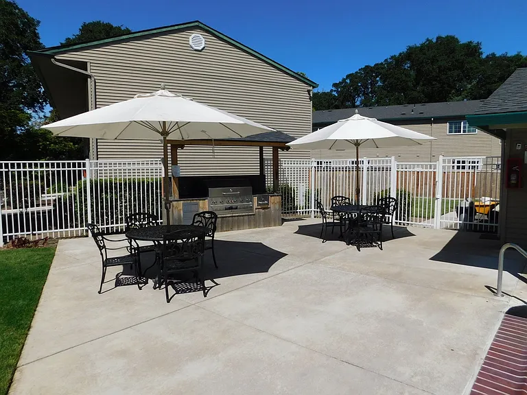 Lakeside Manor Townhomes — Photo 14