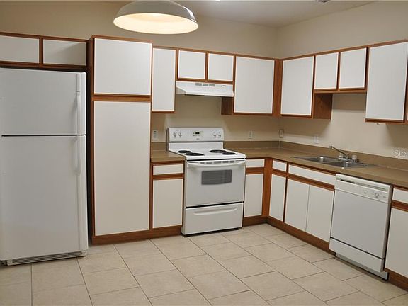 4th image of 1222 Charlesworth Dr