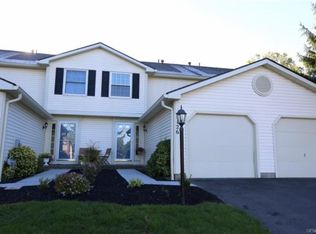 126 Courtshire Ln, Penfield, NY 14526