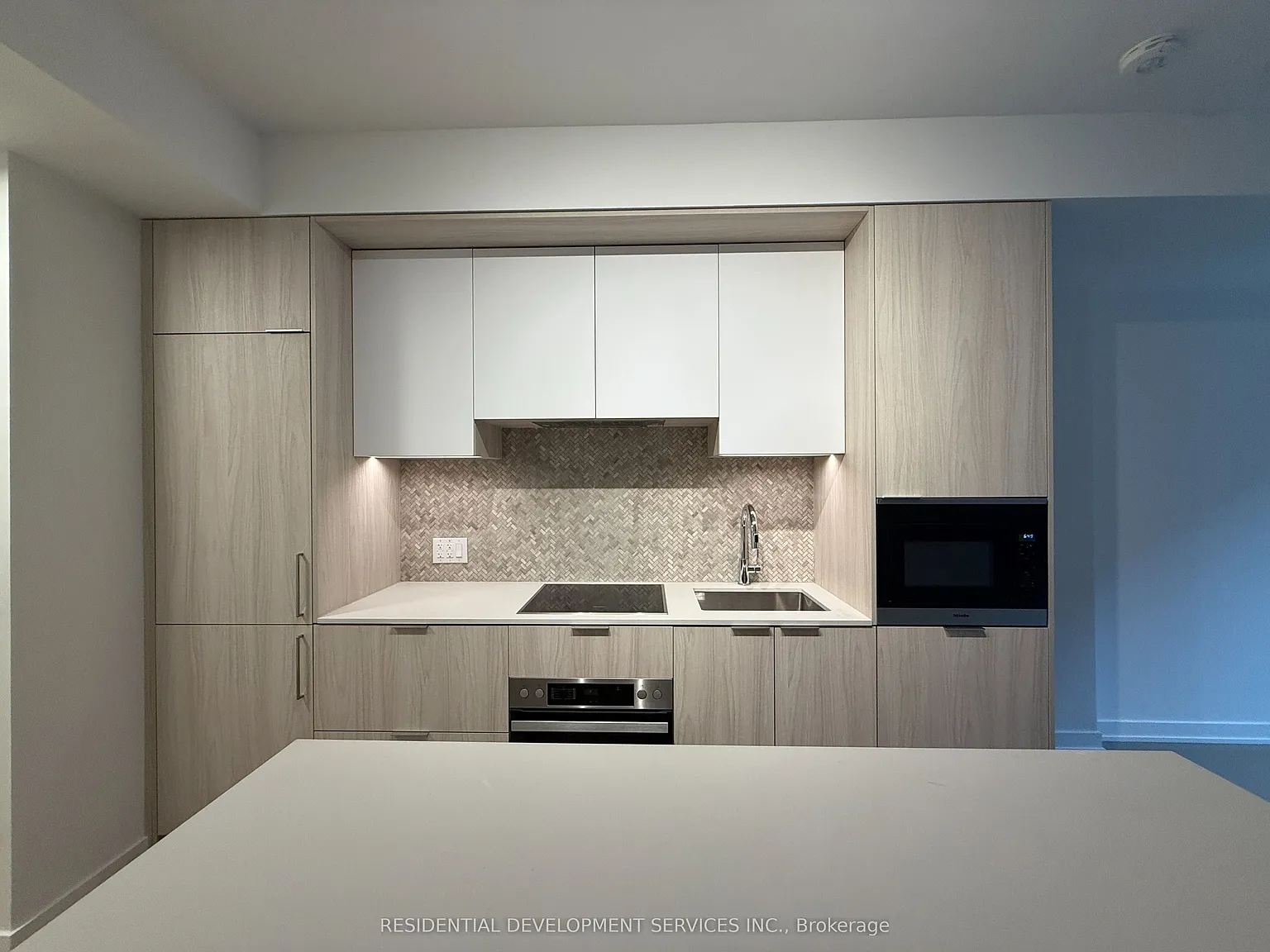 123 Portland Condos — Photo 2