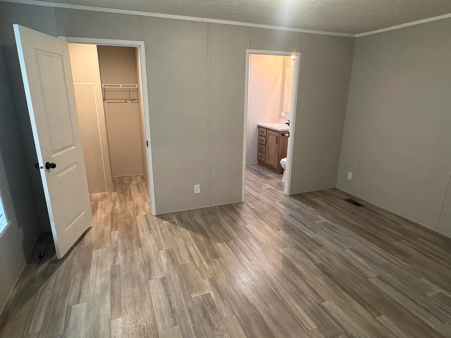 2 bed, 2.0 bath, 896 sqft, $1,295 — Photo 4