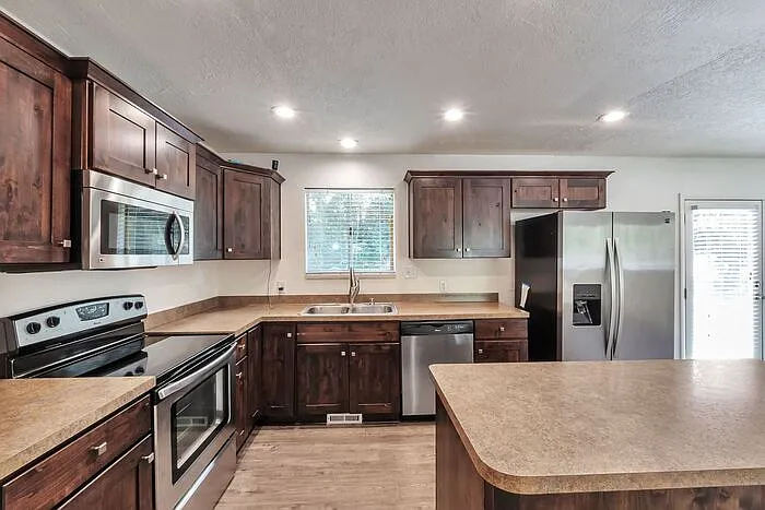 2151 W 300 North St — Photo 5