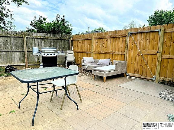 5th image of 7511 Ira Cir