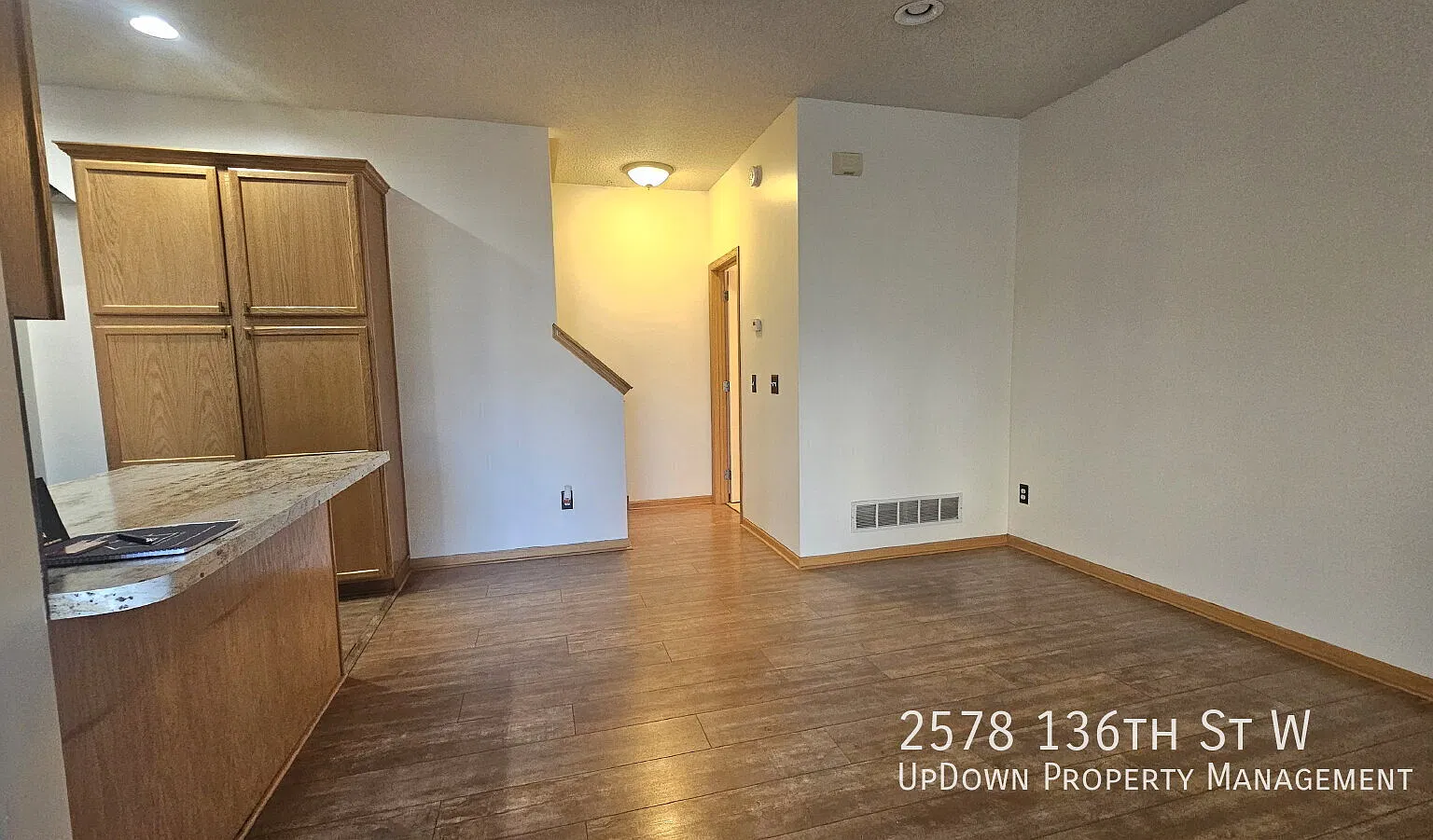 2-Bed 1.5 Bath Rosemount townhome with loft. Spacious 1200 Sq Ft! — Photo 4