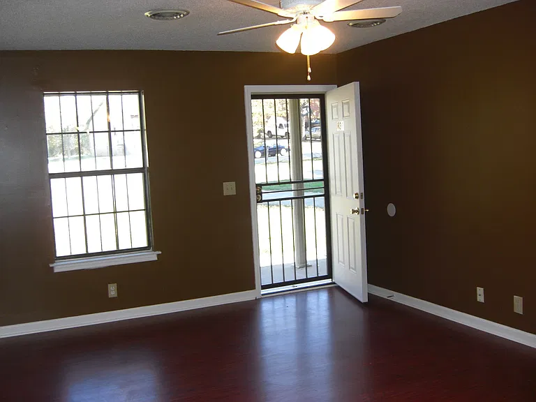 831 Charlie Pl — Photo 3