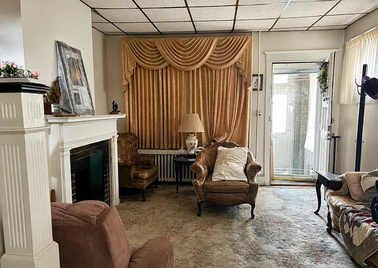 3 bed, 1294 sqft, $2,200 — Photo 3